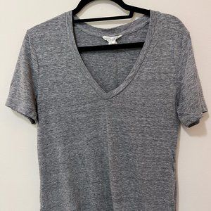 Forever 21 Grey V-Neck T-Shirt (Medium)